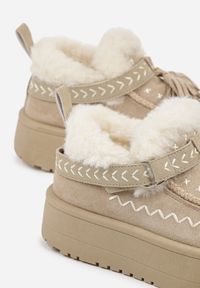 Renee - Beżowe Śniegowce na Platformie Ozdobione Haftem i Frędzlami Linomis. Okazja: na co dzień. Kolor: beżowy. Materiał: skóra, jeans. Wzór: haft, aplikacja. Sezon: zima. Obcas: na platformie. Styl: casual, elegancki #4