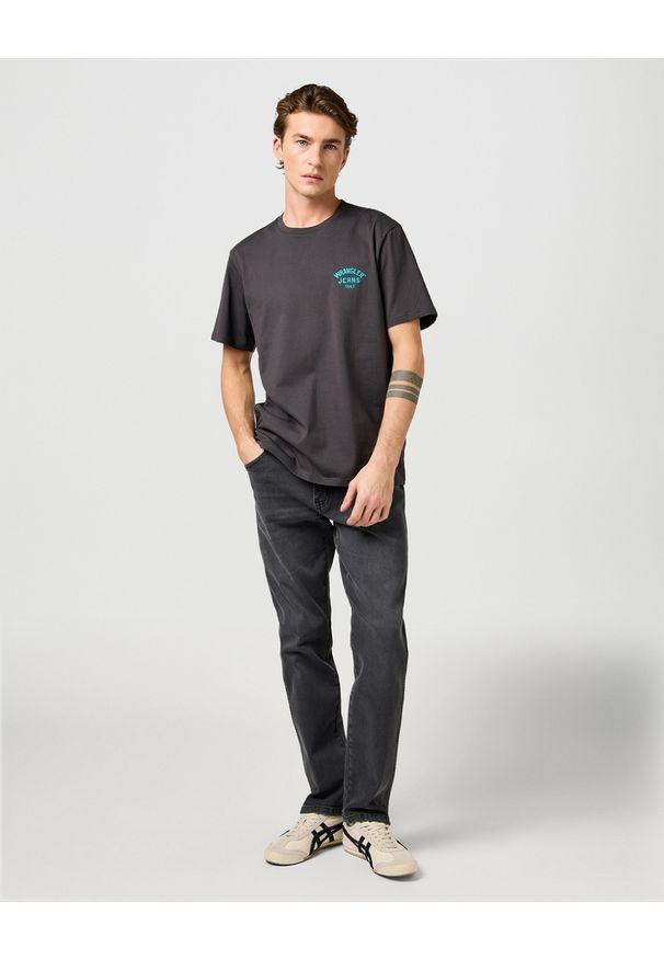 Wrangler - MESKA KOSZULKA WRANGLER SMALL LOGO TEE FADED BLACK 112362800