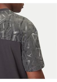 EA7 Emporio Armani T-Shirt 7M001130 AF16548 U8117 Szary Regular Fit. Kolor: szary. Materiał: syntetyk, bawełna