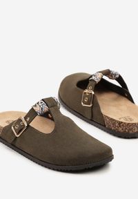 Born2be - Zielone Klapki Chodaki z Ozdobnymi Wycięciami i Klamerką Nilra. Okazja: na co dzień. Kolor: zielony. Sezon: lato. Styl: casual, elegancki