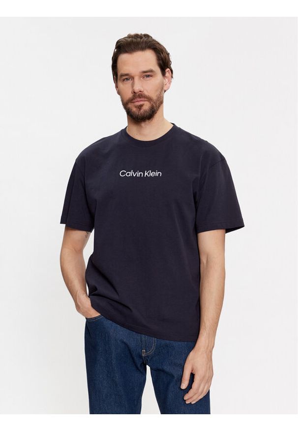 Calvin Klein T-Shirt Hero K10K111346 Granatowy Regular Fit. Kolor: niebieski. Materiał: bawełna