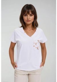 MOODO - Bawełniany t-shirt z ozdobną kieszenią biały. Kolor: biały. Materiał: bawełna