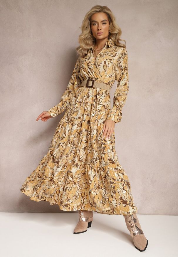 Renee - Jasnobeżowa Sukienka Maxi z Kołnierzykiem i Plecionym Paskiem Pertitus. Kolor: beżowy. Wzór: aplikacja, nadruk. Typ sukienki: kopertowe. Styl: elegancki. Długość: maxi