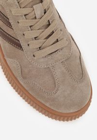Born2be - Beżowe Zamszowe Sneakersy w Stylu Kultowych Tenisówek ze Skórzaną Wkładką Berosele. Okazja: na co dzień. Kolor: beżowy. Materiał: zamsz, skóra #6