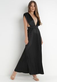 Born2be - Czarna Sukienka Aedice. Typ kołnierza: dekolt w kształcie V. Kolor: czarny. Długość rękawa: na ramiączkach. Typ sukienki: rozkloszowane. Styl: elegancki. Długość: maxi #1