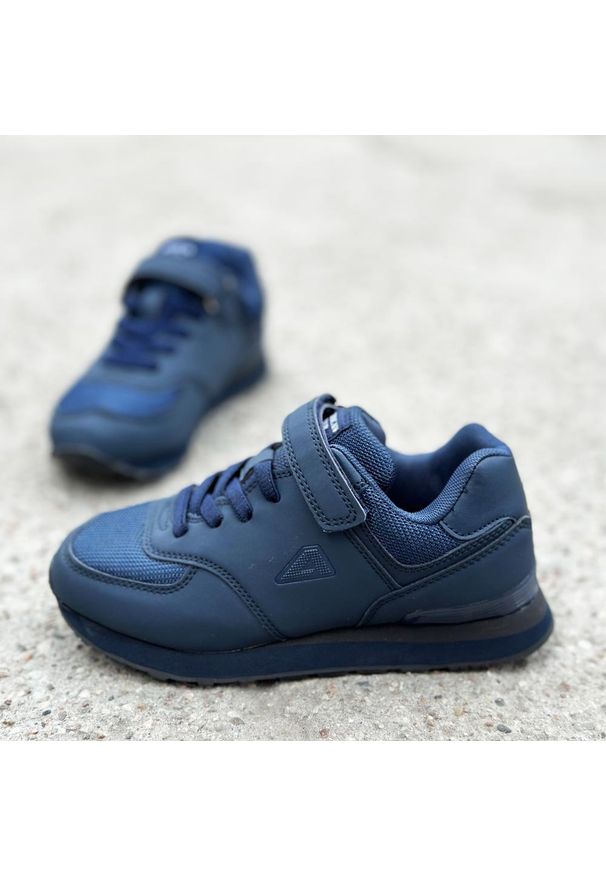 American Club - Granatowe sportowe buty dziecięce AMERICAN CLUB HA46/22. Kolor: niebieski. Materiał: tkanina, skóra