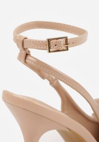 Renee - Ciemnobeżowe Sandały na Szpilce Vices z Dużą Kokardką Bez Pięty Velozia. Okazja: na studniówkę, na sylwestra, na ślub cywilny, na wesele, do pracy, na spotkanie biznesowe. Zapięcie: sprzączka. Kolor: beżowy. Obcas: na szpilce. Styl: wizytowy, biznesowy, elegancki #2