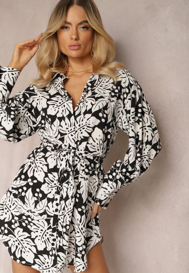 Renee - Czarno-Biała Mini Sukienka o Rozkloszowanym Koszulowym Fasonie w Kwiatowy Print Enda. Kolor: czarny. Materiał: materiał. Wzór: nadruk, kwiaty. Typ sukienki: koszulowe. Długość: mini