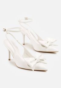 Born2be - Białe Sandały na Obcasie Vices z Lakierowanej Skóry z Ozdobną Kokardką Florozia. Okazja: na wesele, na ślub cywilny. Zapięcie: bez zapięcia. Kolor: biały. Materiał: skóra, lakier. Obcas: na obcasie. Styl: klasyczny, elegancki. Wysokość obcasa: średni #5