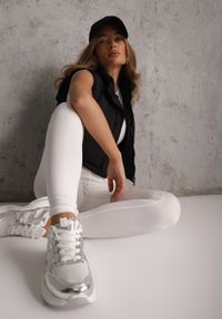 Renee - Białe Legginsy Basic z Modelującą Wstawką w Pasie Liacan. Okazja: na co dzień. Kolor: biały. Długość: krótkie. Styl: casual #2