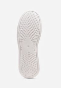 Renee - Beżowo-Białe Sneakersy Vices na Platformie z Perforacją i Geometryczną Aplikacją Vilvesia. Okazja: na co dzień. Kolor: beżowy. Materiał: jeans. Wzór: geometria, aplikacja. Obcas: na platformie #8