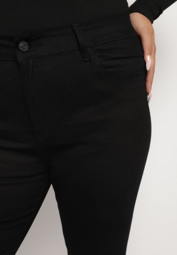 Born2be - Czarne Jeansy Skinny z Kieszeniami i Wysokim Stanem Nevennia. Okazja: na co dzień. Stan: podwyższony. Kolor: czarny. Wzór: aplikacja. Styl: wizytowy, klasyczny, elegancki, casual