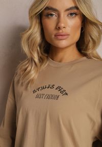 Renee - Beżowy Bawełniany T-shirt o Fasonie Oversize z Nadrukiem na Przodzie Lisitha. Kolor: beżowy. Materiał: bawełna. Wzór: nadruk #3