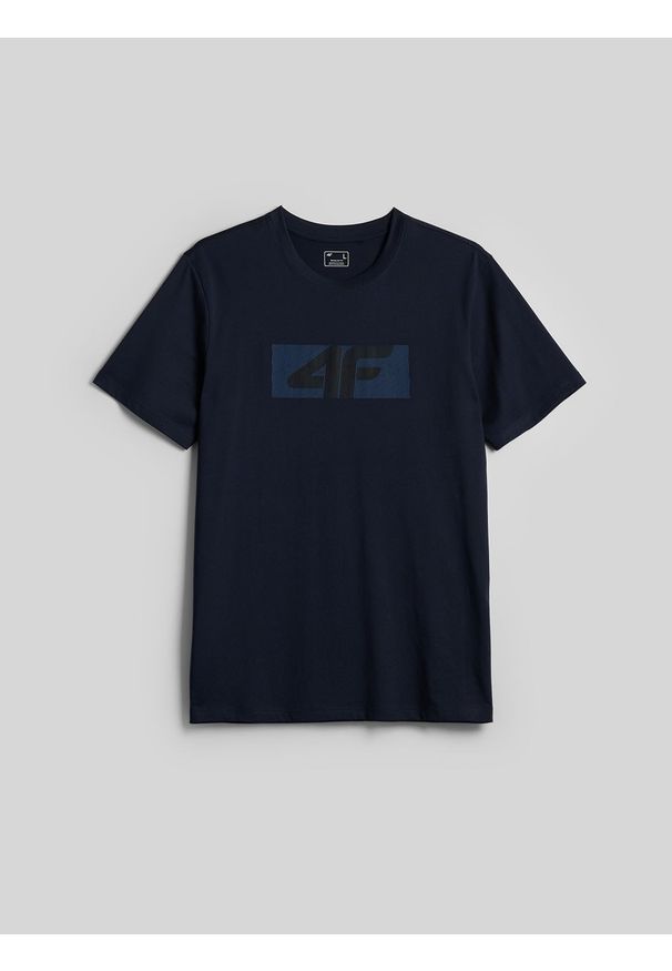 4f - 4F T-shirt regular z nadrukiem męski - granatowy XXL. Okazja: na co dzień. Kolor: niebieski. Materiał: bawełna, materiał, jersey, dzianina. Wzór: nadruk. Styl: casual, sportowy, klasyczny