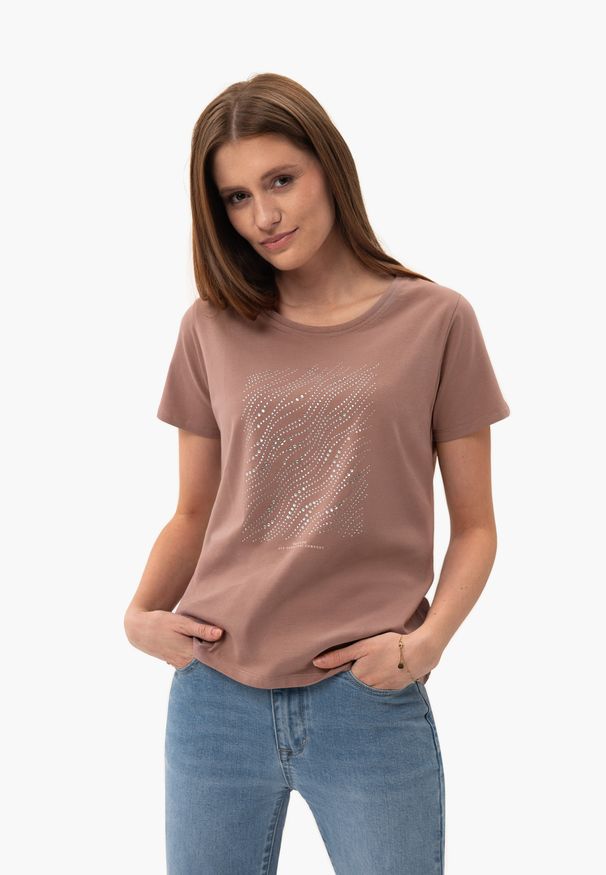 Volcano - Koszulka z dżetami T-PRESTO. Kolor: brązowy. Materiał: bawełna, materiał, elastan. Długość rękawa: krótki rękaw. Długość: krótkie. Wzór: aplikacja, nadruk. Styl: klasyczny