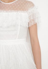 Born2be - Biała Sukienka z Przezroczystego Materiału Rozkloszowana Ozdobiona Koronką Pela. Okazja: na co dzień. Kolor: biały. Materiał: koronka, materiał. Długość rękawa: krótki rękaw. Wzór: koronka, aplikacja. Typ sukienki: rozkloszowane, proste. Styl: klasyczny, casual #7