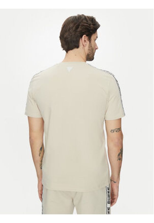 Guess T-Shirt Z4GI18 J1314 Beżowy Regular Fit. Kolor: beżowy. Materiał: bawełna