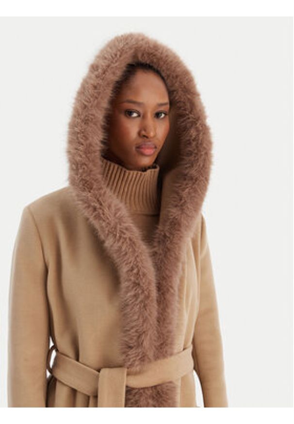 Rinascimento Płaszcz zimowy CFC0126714003 Beżowy Regular Fit. Kolor: beżowy. Materiał: syntetyk. Sezon: zima