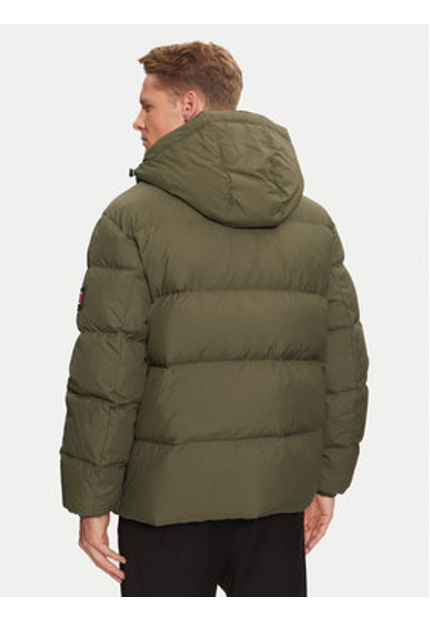 Tommy Jeans Kurtka puchowa Essential DM0DM19786 Zielony Regular Fit. Kolor: zielony. Materiał: syntetyk