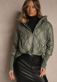 Renee - Zielona Pikowana Kurtka o Pudełkowym Fasonie z Warstwowymi Rękawami Liotire. Okazja: na co dzień. Kolor: zielony. Materiał: jeans, dzianina. Sezon: jesień. Styl: casual