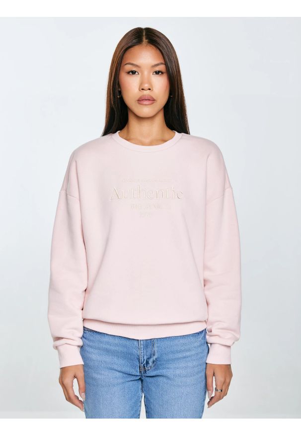 Big-Star - Bluza damska z haftem pudrowy róż Ellsa 600. Okazja: na co dzień. Kolor: różowy. Materiał: jeans, dresówka, dzianina. Wzór: haft. Styl: klasyczny, casual