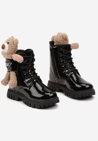 Born2be - Czarne Płaskie Botki Lakierowane z Misiem Ivathia. Okazja: na co dzień. Kolor: czarny. Materiał: lakier. Wzór: kolorowy. Styl: casual, elegancki #3