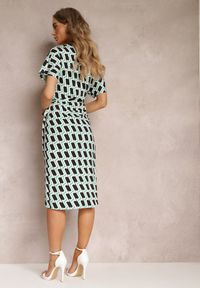 Renee - Jasnozielona Kopertowa Sukienka Wiązana w Pasie w Geometryczny Wzór Aphrosia. Kolor: zielony. Wzór: geometria. Typ sukienki: kopertowe #3