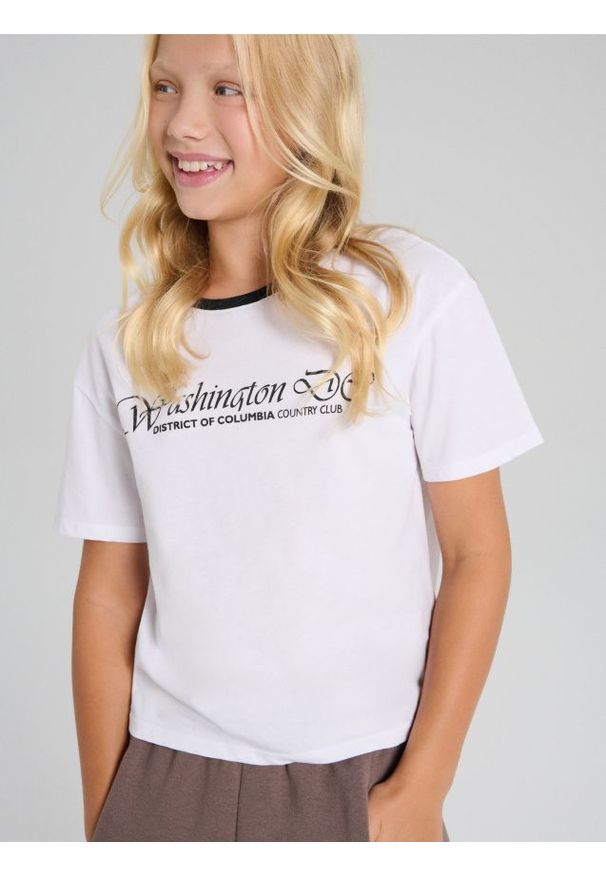 Sinsay - Koszulka z krótkim rękawem - biały. Kolor: biały. Długość rękawa: krótki rękaw. Długość: krótkie