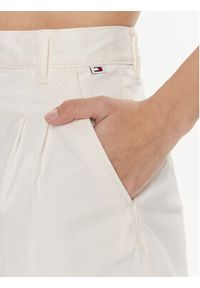 Tommy Jeans Szorty materiałowe Claire DW0DW17775 Biały Regular Fit. Kolor: biały. Materiał: bawełna #3