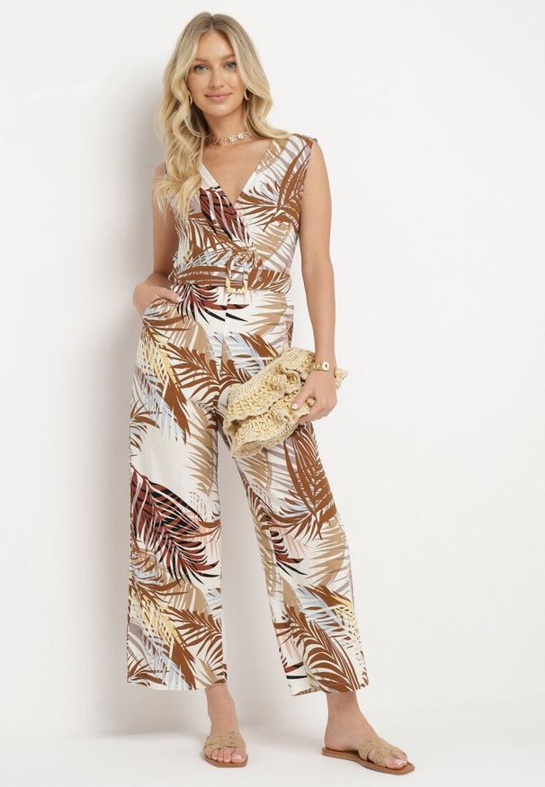 Born2be - Beżowy Bawełniany Kombinezon z Kopertowym Dekoltem i Długimi Nogawkami Skeviana. Okazja: na co dzień. Kolor: beżowy. Materiał: bawełna. Długość: długie. Styl: casual, elegancki