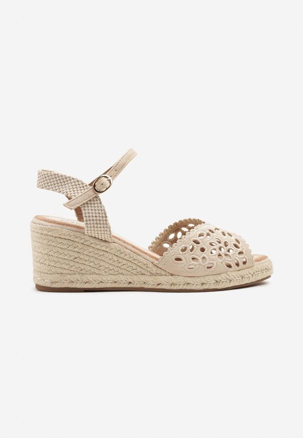 Born2be - Beżowe Ażurowe Sandały na Plecionym Koturnie Fevurelle. Okazja: na co dzień. Zapięcie: pasek. Kolor: beżowy. Wzór: ażurowy. Sezon: lato. Obcas: na koturnie. Styl: boho, klasyczny, casual, elegancki