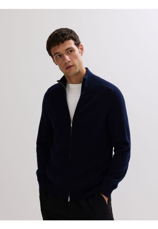 Reserved - Rozpinany sweter z wełny - granatowy. Kolor: niebieski. Materiał: wełna