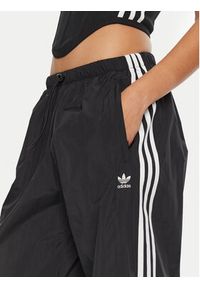 Adidas - adidas Spodnie dresowe 3-Stripes Woven Parachute IY7251 Czarny Loose Fit. Kolor: czarny. Materiał: syntetyk