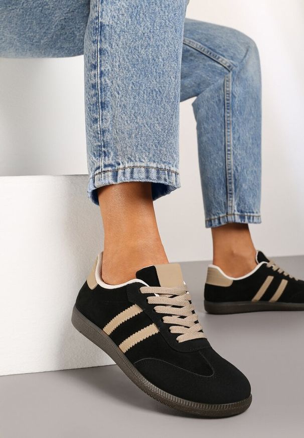 Born2be - Czarne Sneakersy z Imitacji Zamszu na Płaskiej Podeszwie Memeriana. Kolor: czarny. Materiał: zamsz. Szerokość cholewki: normalna. Obcas: na płaskiej podeszwie
