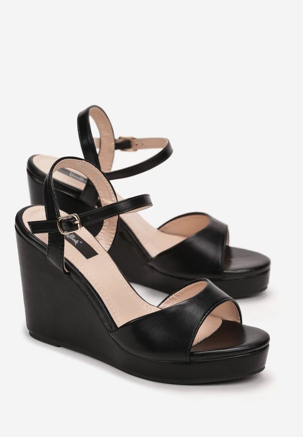 Born2be - Czarne Sandały na Koturnie ze Sprzączką Arlenina. Zapięcie: sprzączka. Kolor: czarny. Obcas: na koturnie