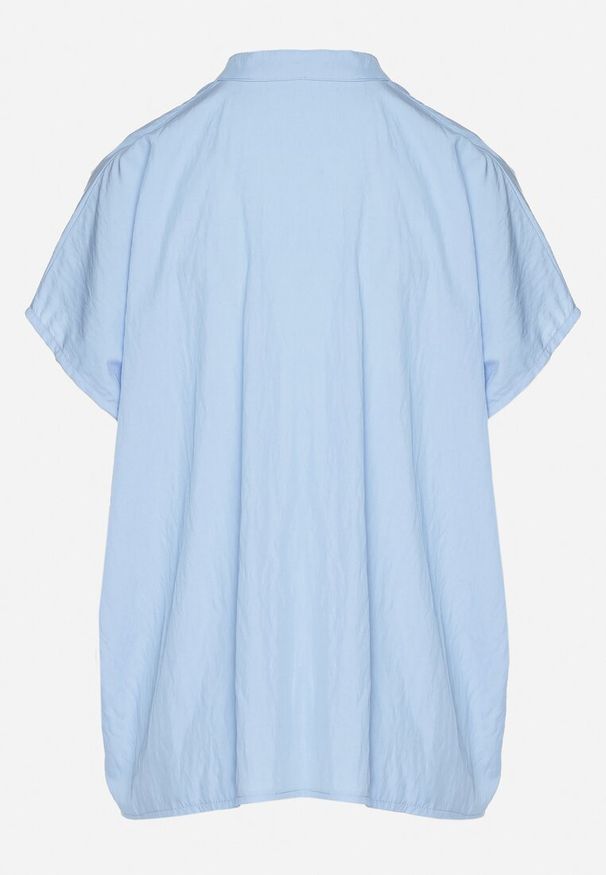 Born2be - Jasnoniebieska Nietoperzowa Bluzka Oversize z Wiskozą z Dekoltem w Serek Davilisa. Typ kołnierza: dekolt w serek. Kolor: niebieski. Materiał: wiskoza. Wzór: aplikacja. Styl: elegancki, klasyczny