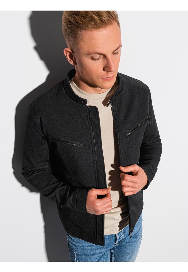Czarna kurtka Ombre Clothing na wiosnę