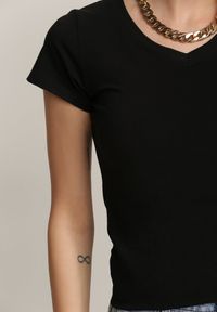 Renee - Czarny T-shirt Mirasura. Kolor: czarny. Materiał: dzianina. Długość rękawa: krótki rękaw. Długość: krótkie. Wzór: gładki