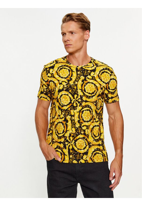 VERSACE - Versace T-Shirt 1000959 Żółty Regular Fit. Kolor: żółty. Materiał: bawełna