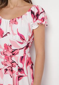 Born2be - Jasnobeżowa Sukienka w Kwiaty z Dekoltem Łódką z Bawełną o Rozkloszowanym Kroju Annilva. Okazja: na spacer, na imprezę, na co dzień. Typ kołnierza: dekolt w łódkę. Kolor: beżowy. Materiał: bawełna. Długość rękawa: krótki rękaw. Wzór: kwiaty. Sezon: wiosna, lato. Styl: elegancki, casual, klasyczny #3