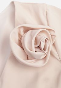 Renee - Beżowa Zwiewna Sukienka Wieczorowa VICES z Aplikacją 3D w Kształcie Kwiatu Themira. Typ kołnierza: dekolt w kształcie V. Kolor: beżowy. Wzór: aplikacja, kwiaty. Styl: wizytowy #2