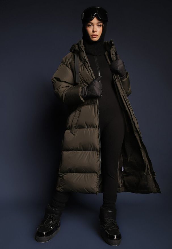 Renee - Zielona Długa Kurtka Pikowana z Kapturem Serea. Okazja: na co dzień. Typ kołnierza: kaptur. Kolor: zielony. Materiał: jeans. Długość: długie. Styl: casual