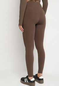 Born2be - Brązowe Legginsy z Wysokim Stanem i Przeszyciem Aletila. Okazja: na co dzień. Stan: podwyższony. Kolor: brązowy. Styl: casual #4