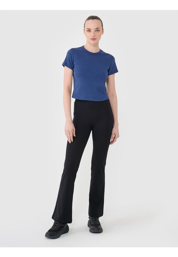 4f - 4F Legginsy z rozszerzanymi nogawkami damskie - czarne L. Okazja: na co dzień. Stan: podwyższony. Kolor: czarny. Materiał: jersey, bawełna, elastan, dzianina, materiał, guma. Długość: długie. Wzór: ze splotem, gładki, jednolity. Styl: casual, sportowy