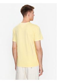 Tommy Jeans T-Shirt Classic Logo DM0DM16227 Żółty Regular Fit. Kolor: żółty. Materiał: bawełna