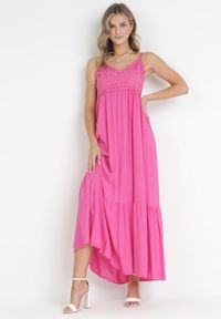 Born2be - Różowa Sukienka Maxi z Ażurowym Dekoltem i Falbaną na Dole z Wiskozy Nelnin. Kolor: różowy. Materiał: wiskoza. Długość rękawa: na ramiączkach. Wzór: ażurowy. Długość: maxi #3