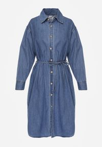 Born2be - Niebieska Koszulowa Sukienka Jeansowa z Bawełną Ozdobiona Paskiem Carenatesa. Okazja: na co dzień. Kolor: niebieski. Materiał: bawełna, jeans. Wzór: aplikacja. Typ sukienki: koszulowe. Styl: casual, klasyczny #5