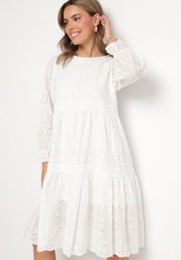 Born2be - Biała Ażurowa Rozkloszowana Sukienka z Bawełny Edilavia. Okazja: na imprezę, do pracy, na co dzień. Kolor: biały. Materiał: bawełna. Wzór: ażurowy. Sezon: lato. Styl: elegancki, casual #7