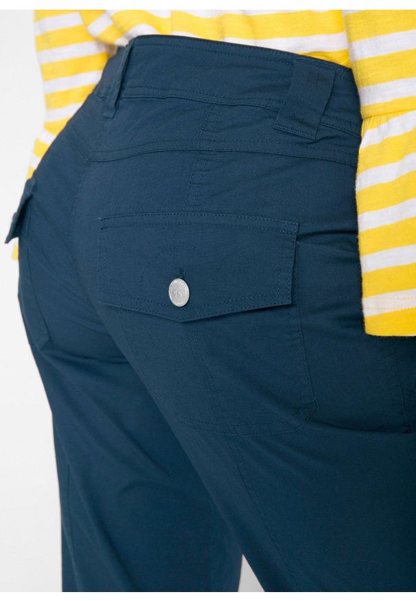 bonprix - Spodnie bojówki 3/4 ze stretchem. Kolor: niebieski