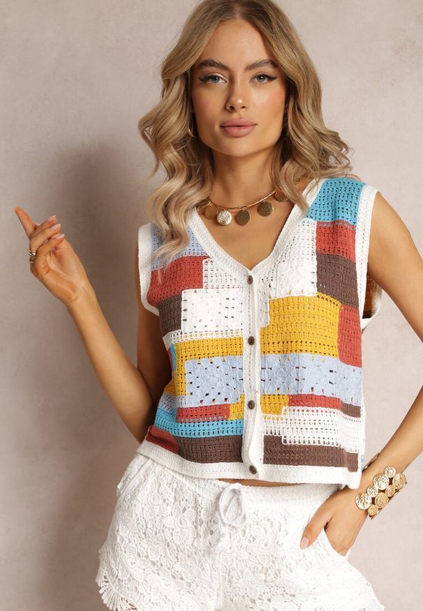 Renee - Biało-Niebieski Top z Bawełnianej Dzierganej Tkaniny Zapinany na Guziki Kawayne. Kolor: biały. Materiał: dziergany, bawełna, tkanina. Styl: boho